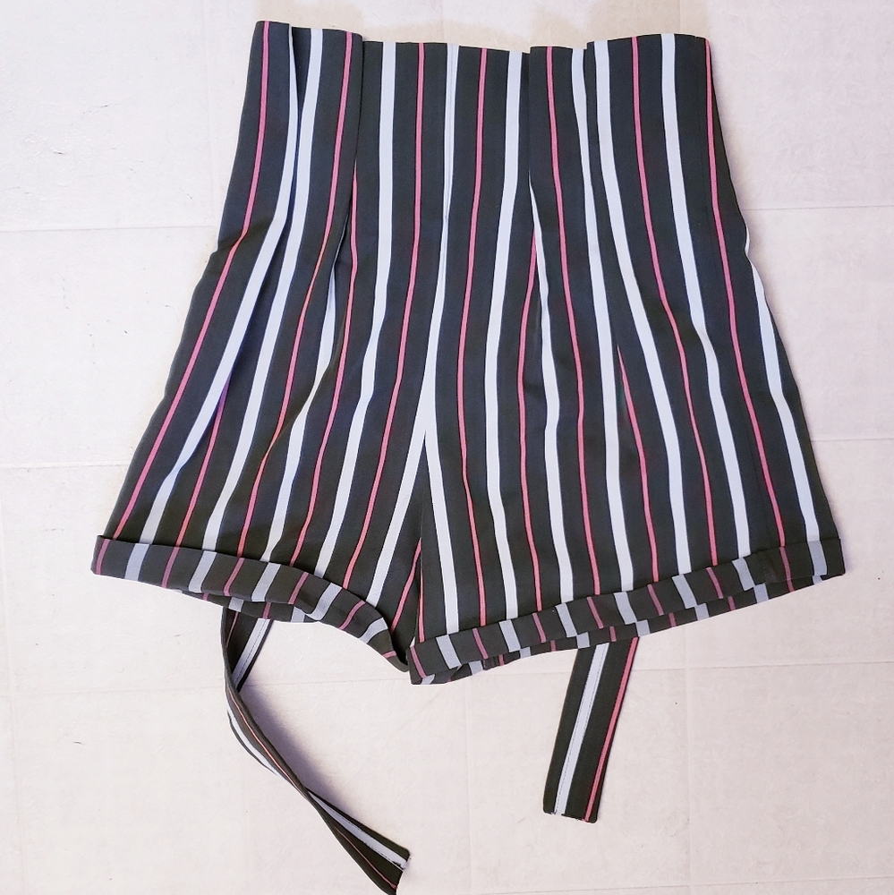 Like new S Lumiere high rise shorts - Picture 2 of 10